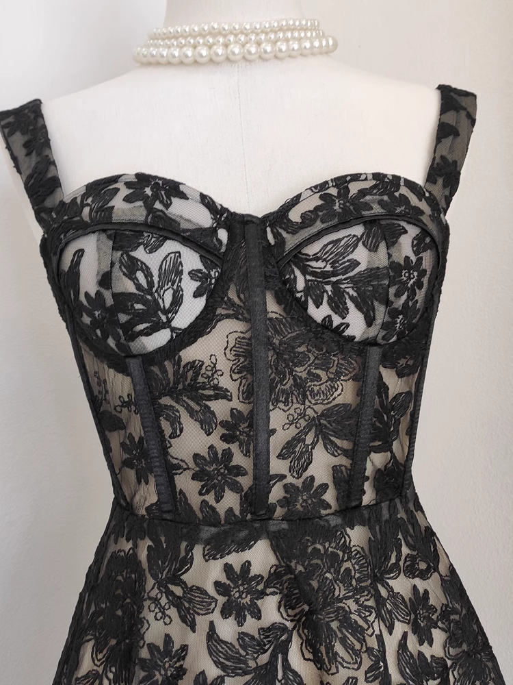 Sexy A Line Spaghetti Straps Tulle Lace Black Women's Holiday Dresses