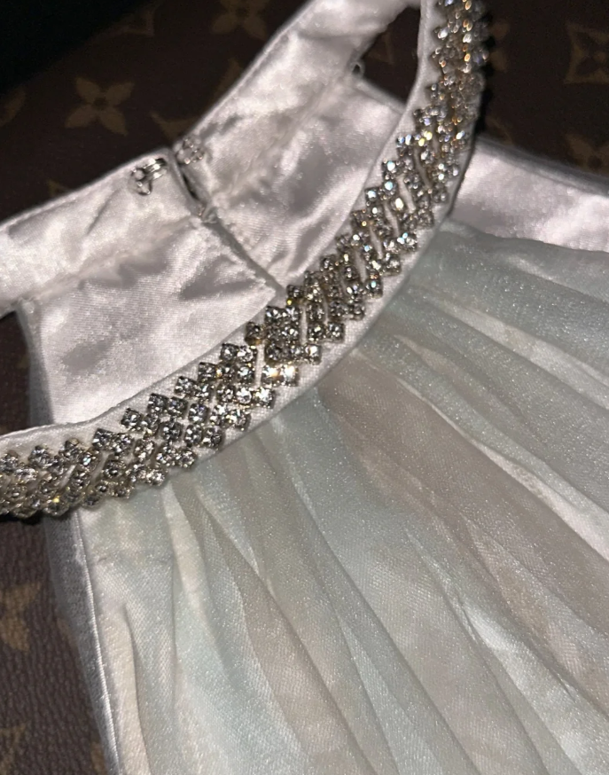 Pretty Sleeveless White Halter Tulle Mermaid Long Wedding Dress