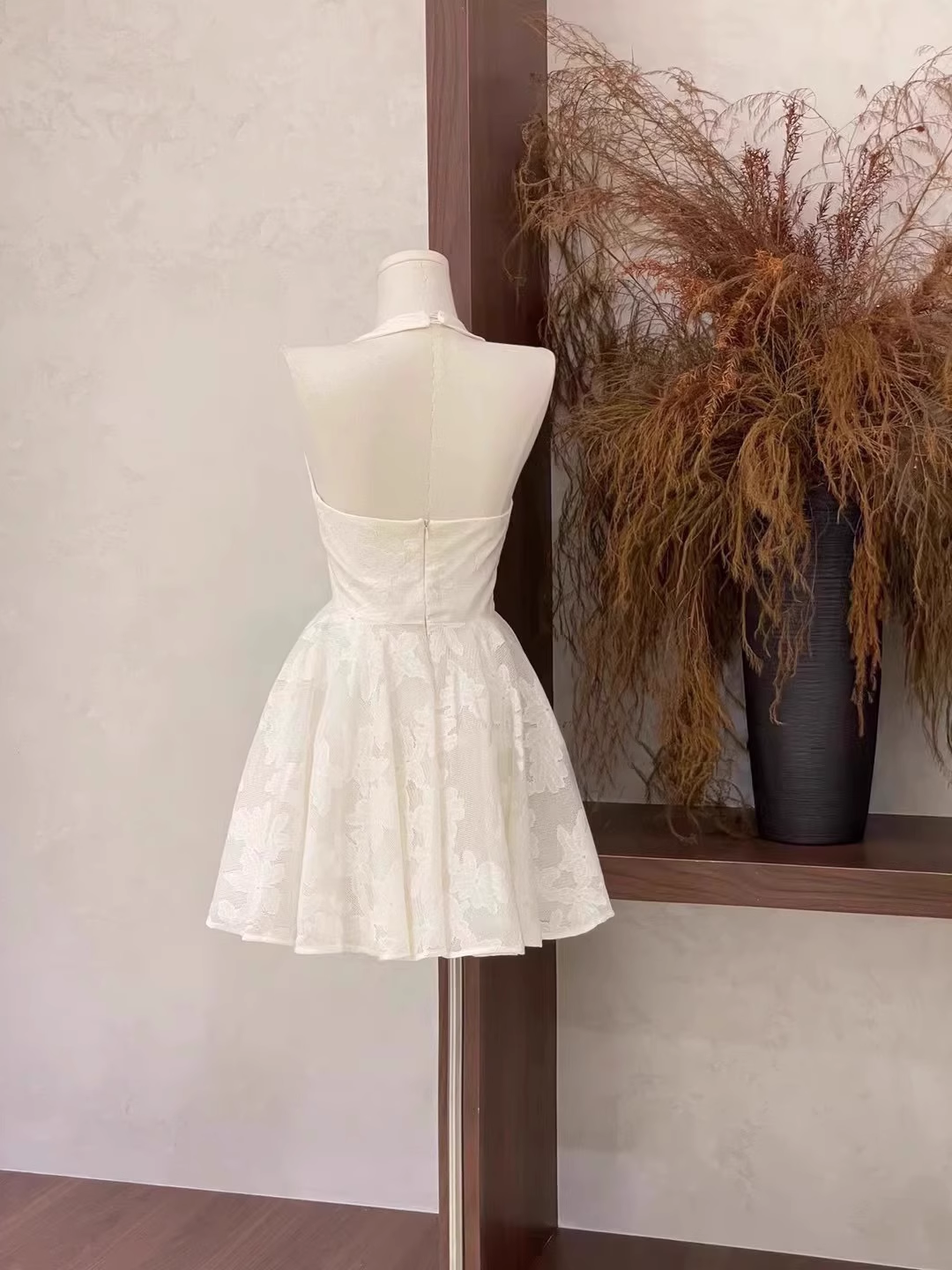 Chic A Line Halter V Neckline Short White Women's Holiday Dresses