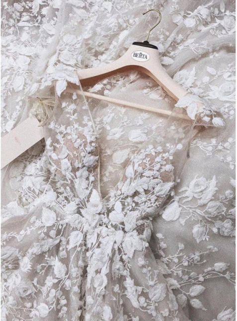 A-line Lace V-Neck Vintage Cap Sleeves Romantic Wedding Dresses Elegant Evening Dress