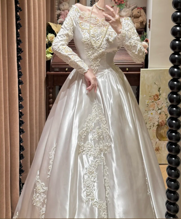 Pretty Off The Shoulder Long Sleeves Satin Lace Appliques Beaded Ball Gown White Long Wedding Dress