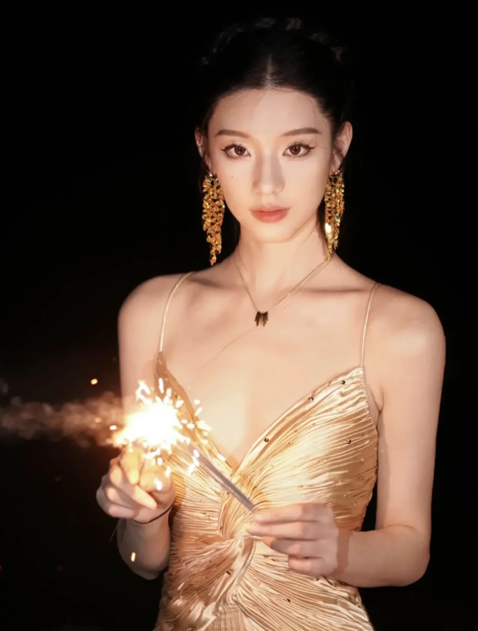 Fashion Spaghetti Straps V Neck Gold Satin Pleated Long Evening Dress Formal Wedding Guest Dress