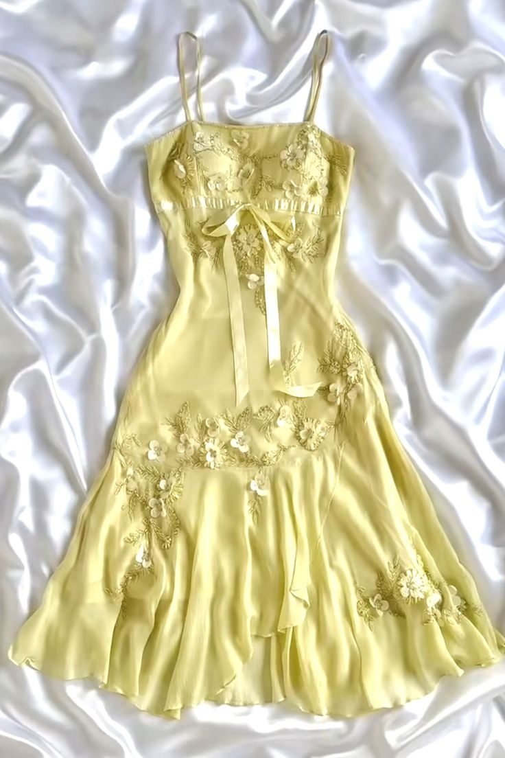 Sweet Yellow Spaghetti Straps Chiffon Appliques Short 15th Birthday Outfits Formal Graduation Homecoming Dress