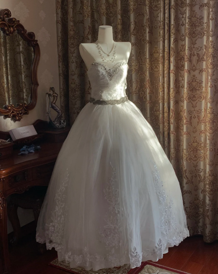 Pretty White Strapless Tulle Beaded Appliques Long Wedding Dress Bridal Dress