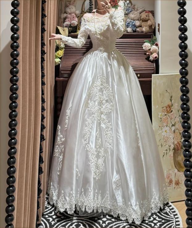 Pretty Off The Shoulder Long Sleeves Satin Lace Appliques Beaded Ball Gown White Long Wedding Dress