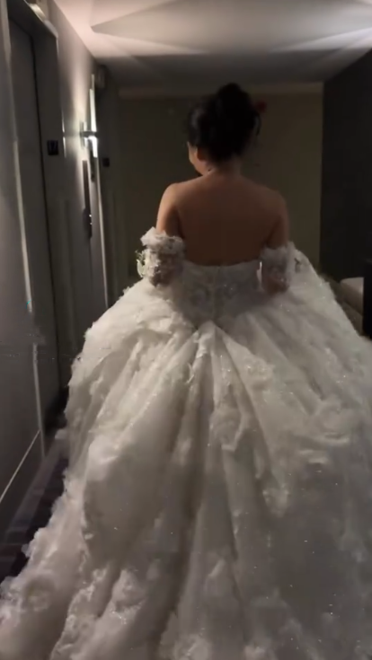 Classy Off The Shoulder Tulle Sequin Appliques White Bridal Dress Formal Wedding Dress
