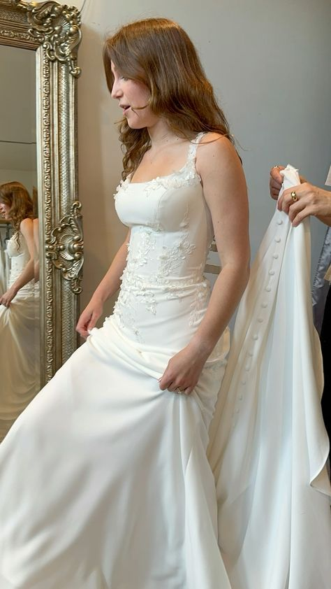 Pretty Spaghetti Straps White Satin Appliques Mermaid Long Wedding Dress Formal Bridal Dress