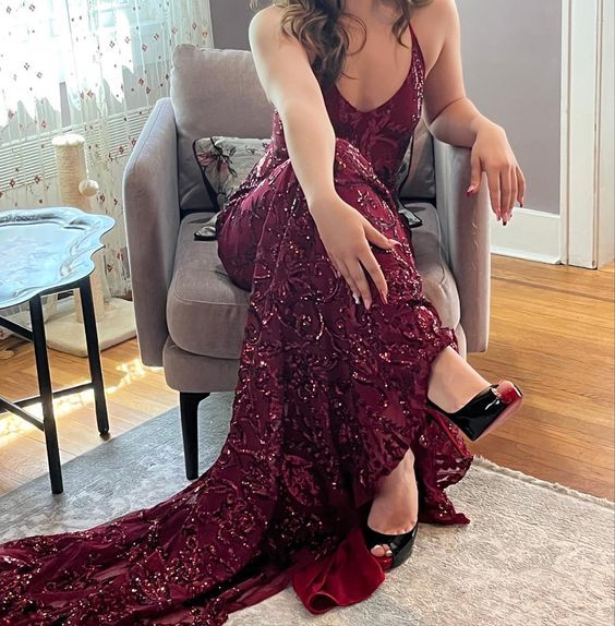 V Neck Burgundy Prom Dresses Evening Gowns With Sequin Appliques