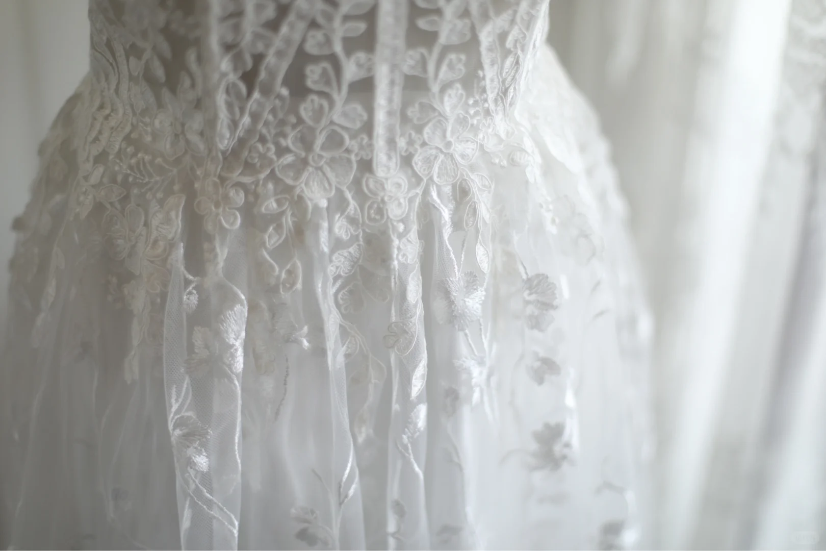 Vintage White Spaghetti Straps Lace A Line Wedding Dress Guest Dress