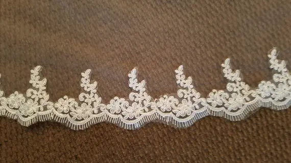 Lace Wedding Veil 1 Layer Fingertip Bridal Veil in Ivory, White