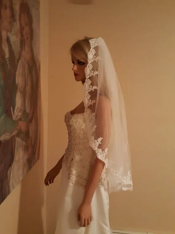 Lace Wedding Veil 1 Layer Fingertip Bridal Veil in Ivory, White