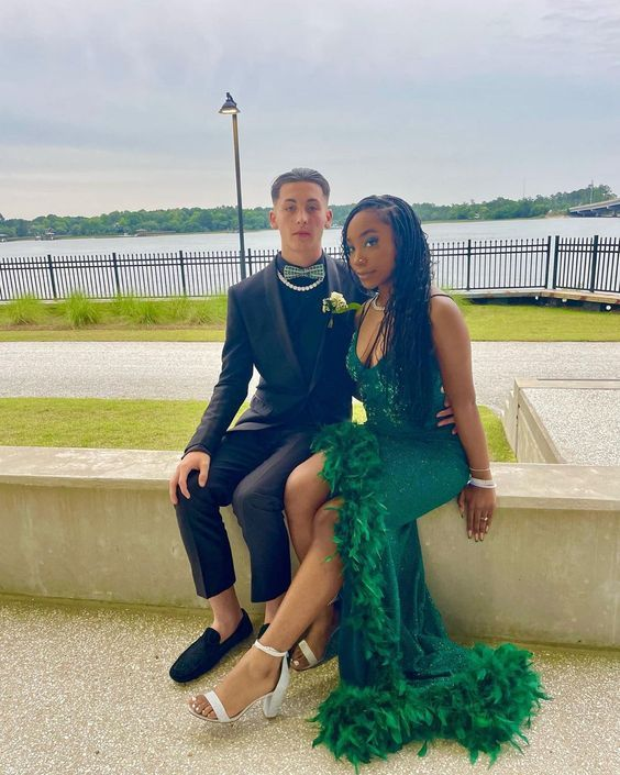 Luxurious Sequins Feathers Mermaid Evening Dress Green Party Prom Dress With Slit