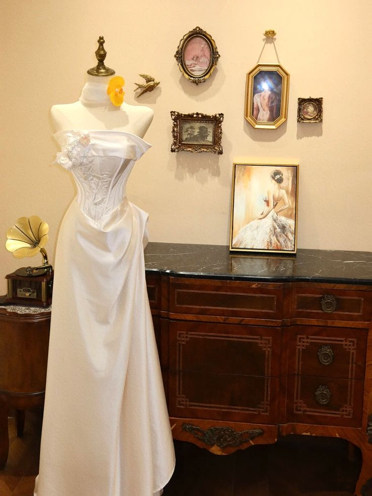 Vintage Strapless White Satin Long Prom Dress Formal Wedding Guest Dress With Flowers