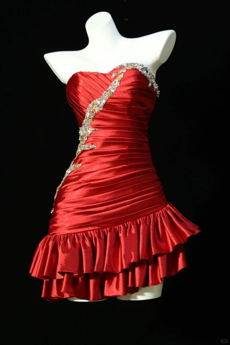 Vintage Strapless Red Satin Pleated Cocktail Dress Short Homecoming Dress Birthday Outfits