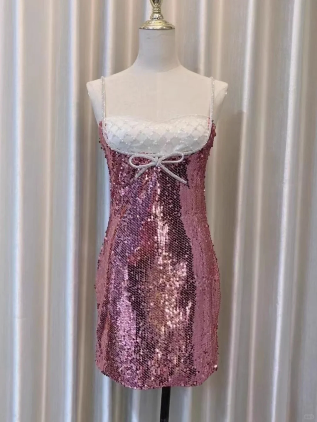 Sparkly Pink Sequin Beaded Sheath Birthday Outfits Spaghetti Straps Homecoming Dress