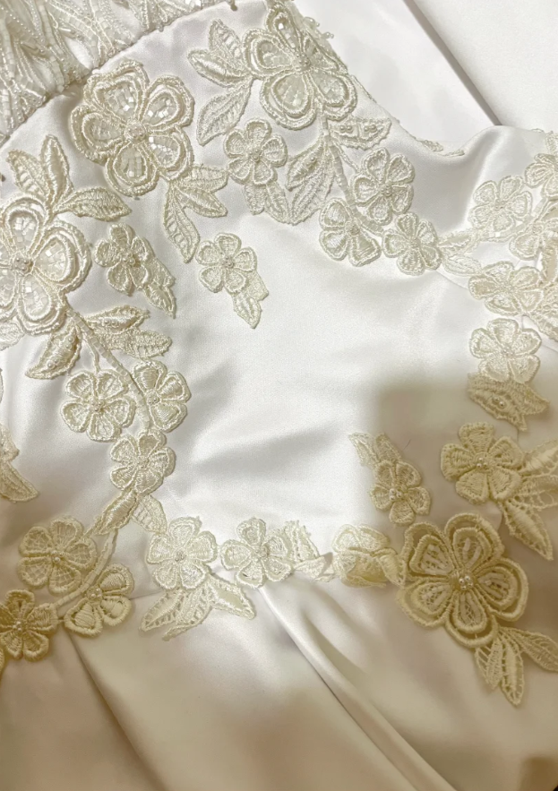 Elegant Spaghetti Straps White Satin Lace Appliques Evening Dress Long Wedding Guest Dress