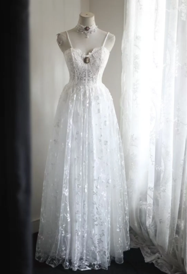 Glamorous Spaghetti Straps White Tulle Lace A Line Long Wedding Dress Bridal Dress