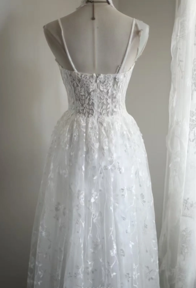 Glamorous Spaghetti Straps White Tulle Lace A Line Long Wedding Dress Bridal Dress
