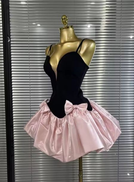 Pretty Spaghetti Straps V Neck A Line Short Graduation Homecoming Dress Mini Cocktail Dress With Bow