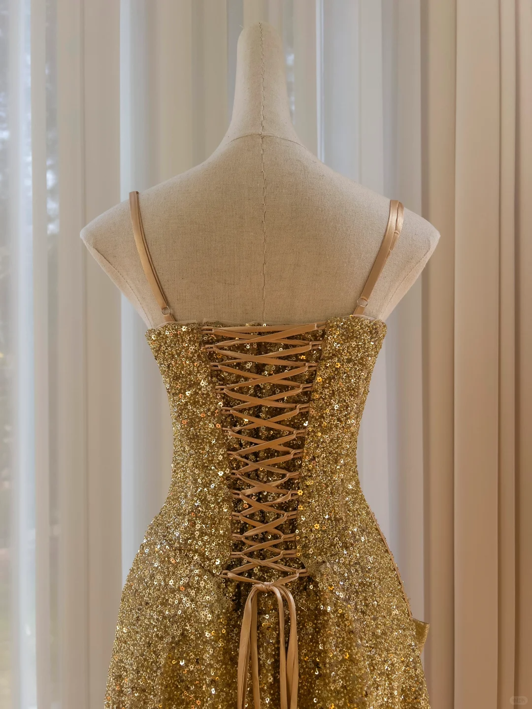 Sparkly Gold Sequin Sheath Cocktail Dress Short Graduation Homecoming Dress