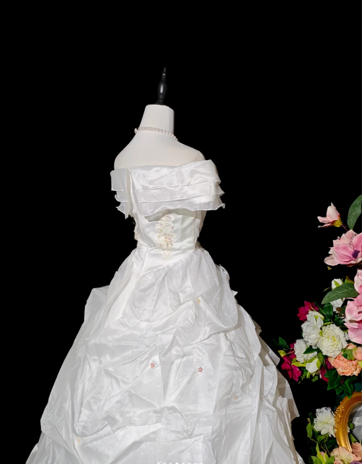 Vintage White Ball Gown Off The Shoulder Satin Pleated Appliques Beaded Birthday Quinceanera Dress