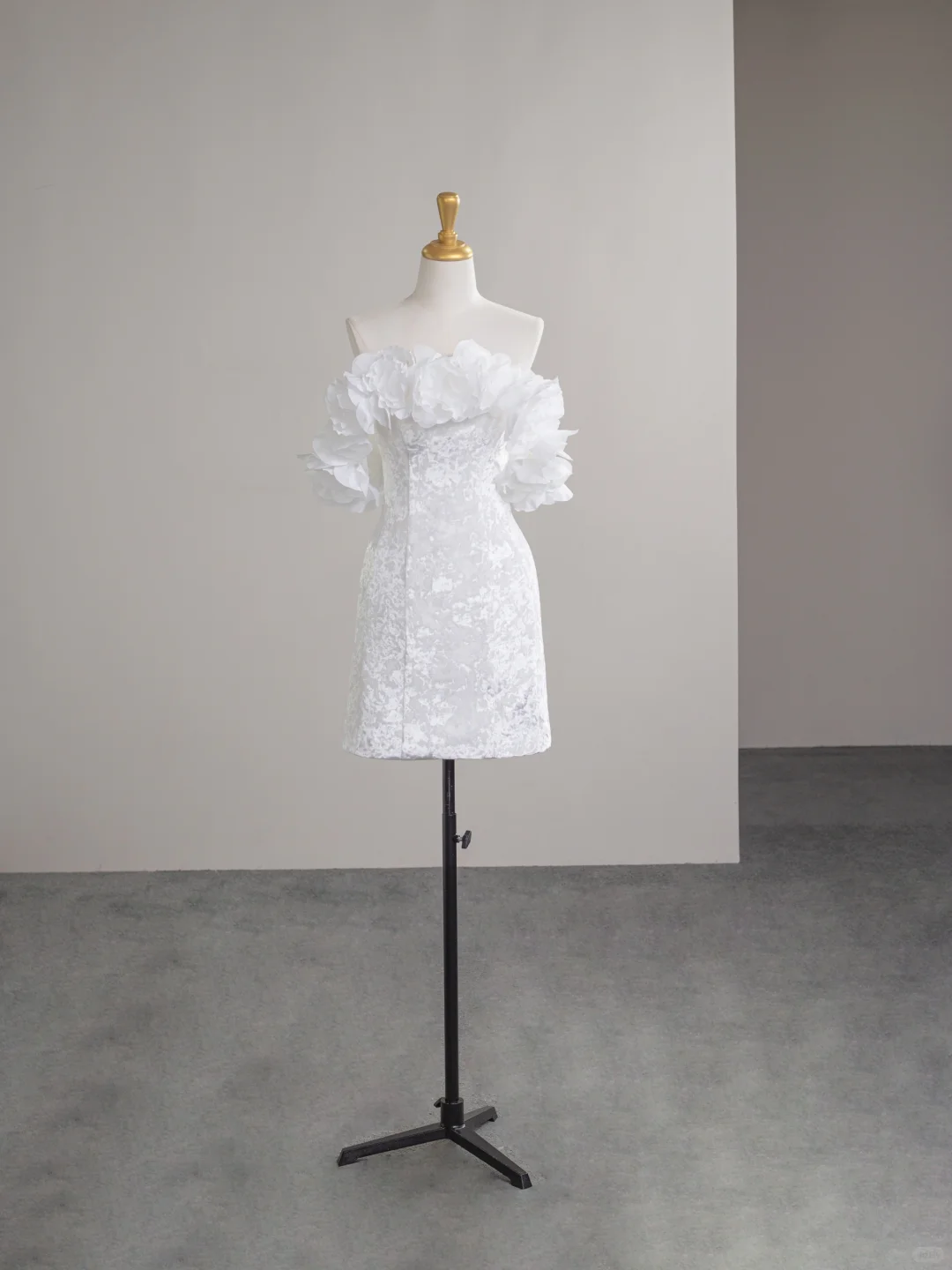 Sexy Off The Shoulder Sheath Satin Print Floral Homecoming Dress White Short Party Dress