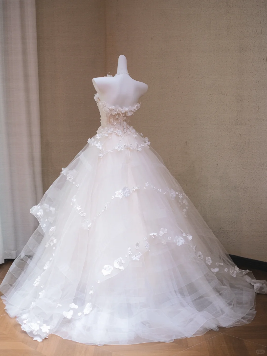 Beautiful Sweetheart Neck White Tulle Lace Appliques Long Wedding Dress Bridal Dress