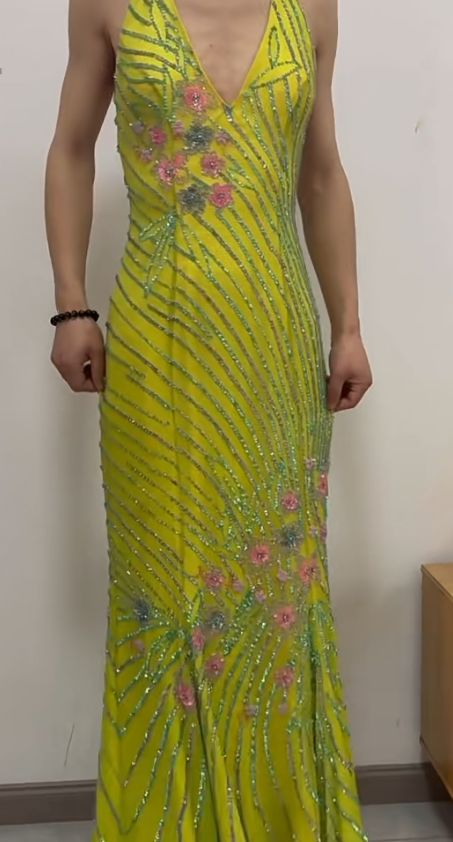 Unique Green Halter V Neck Chiffon Beaded Mermaid Evening Dress Backless Long Party Dress