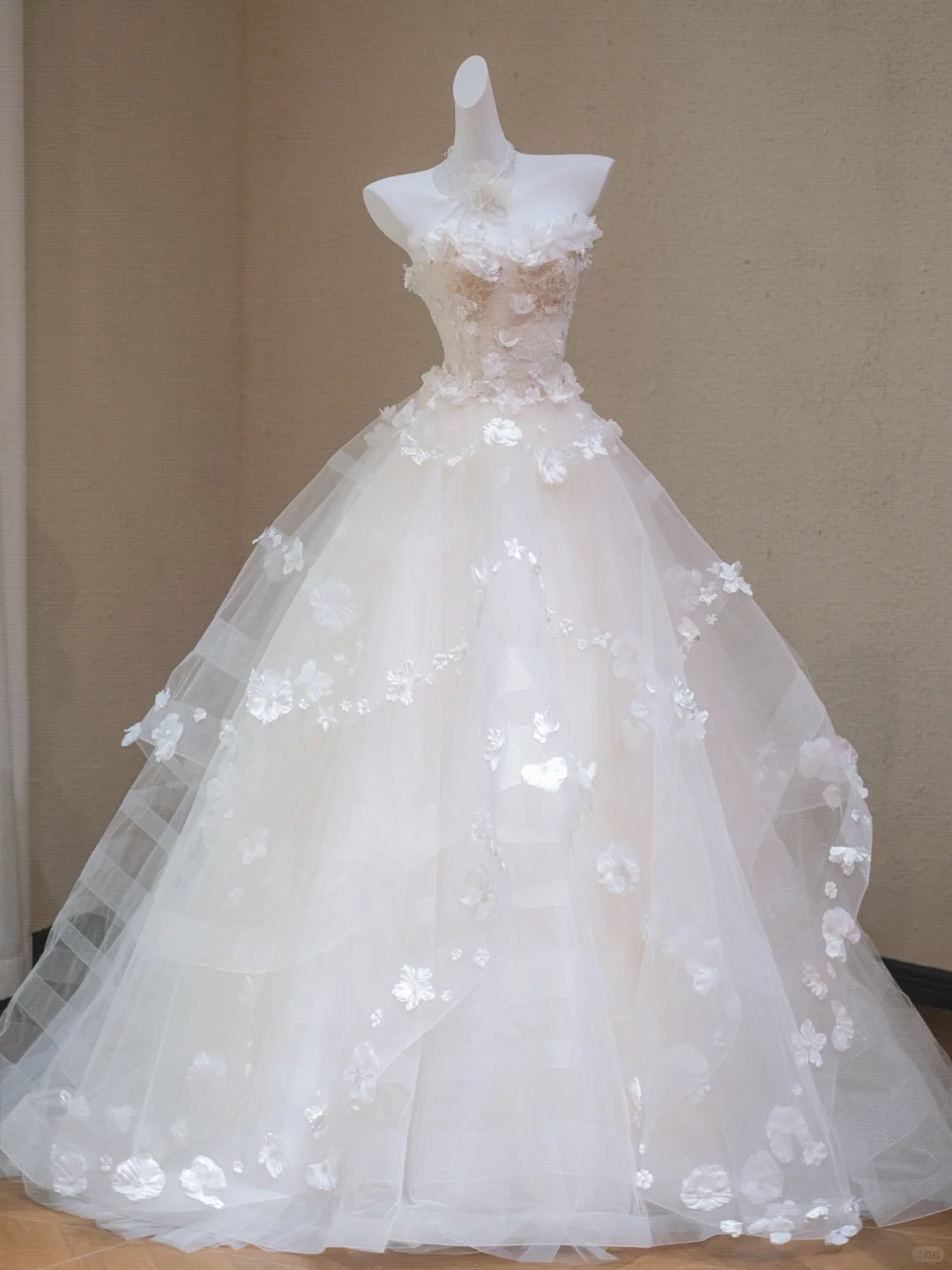 Beautiful Sweetheart Neck White Tulle Lace Appliques Long Wedding Dress Bridal Dress