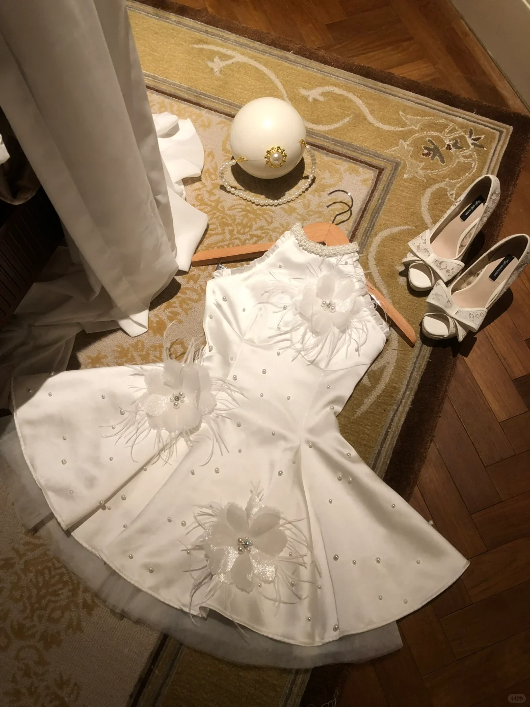 Cute White Sleeveless Satin Beaded Short Homecoming Dress Formal 20th Birthday Outfits