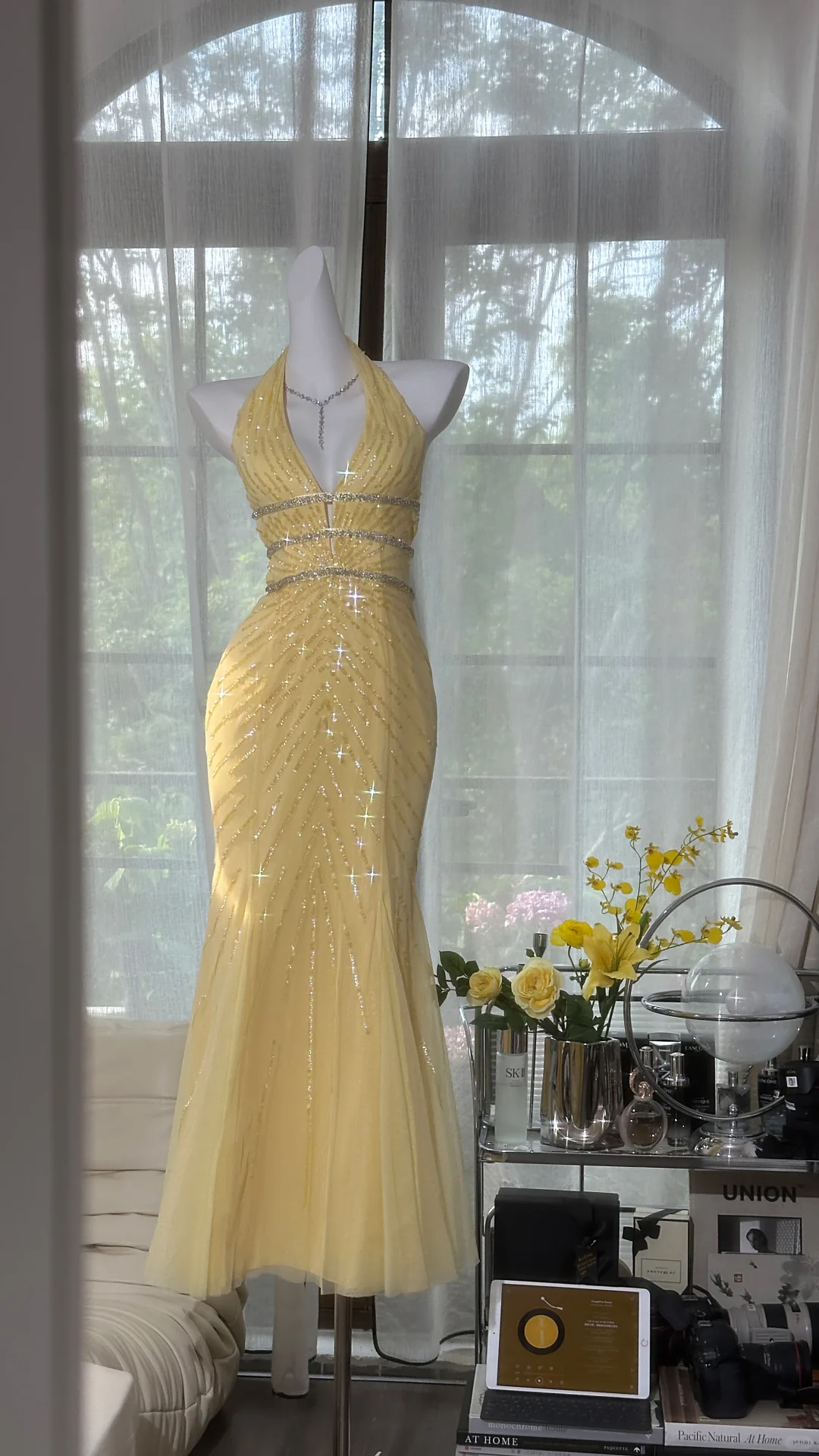 Elegant Halter Yellow Tulle Sequin Mermaid Evening Dress Backless Long Prom Gown