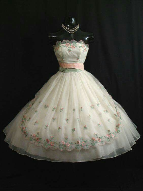 Pretty Tulle Appliques A Line Short Prom Dress Strapless Formal 7th Grade Homecoming Dress