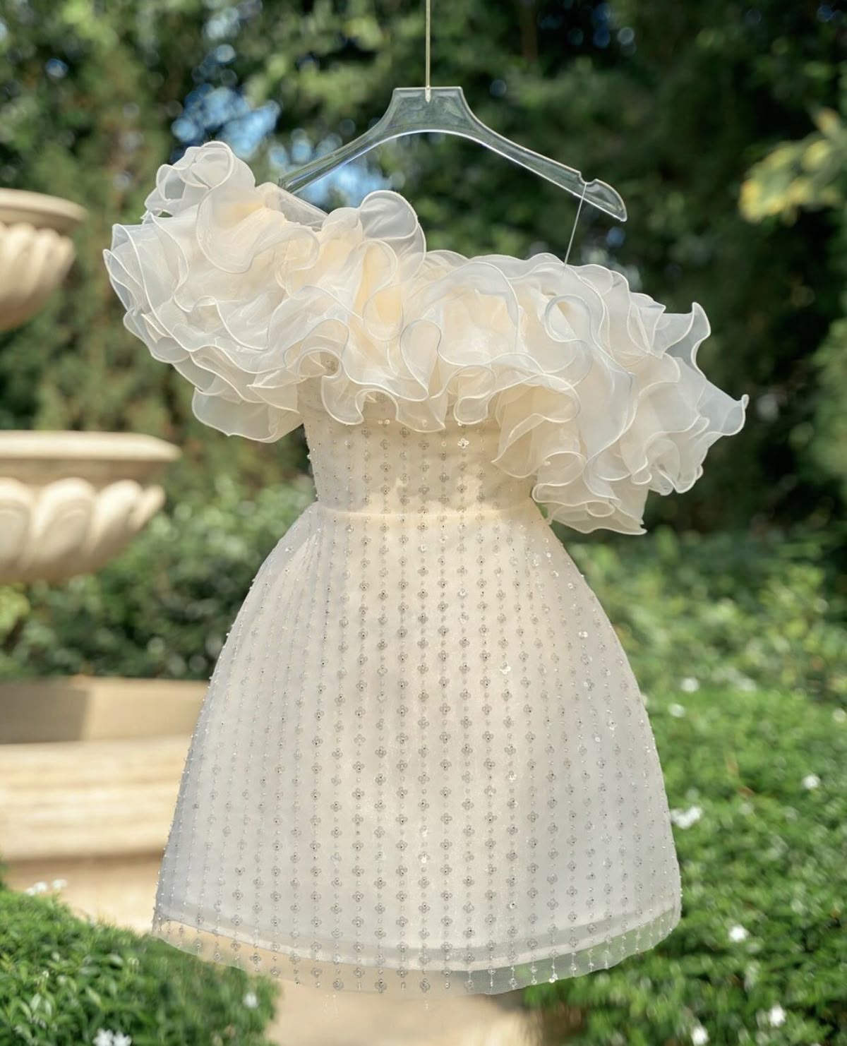 Sweet Princess Off-white Off-shoulder Lotus Leaf Collar Diamond Tulle 16th Birthday Homecoming Dress