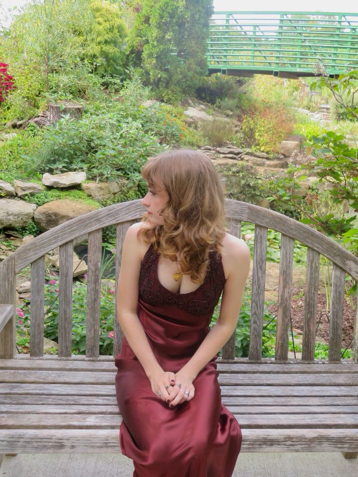 Retro Elegant Burgundy Slim Halter Collar Satin Long Prom Dress Evening Dress