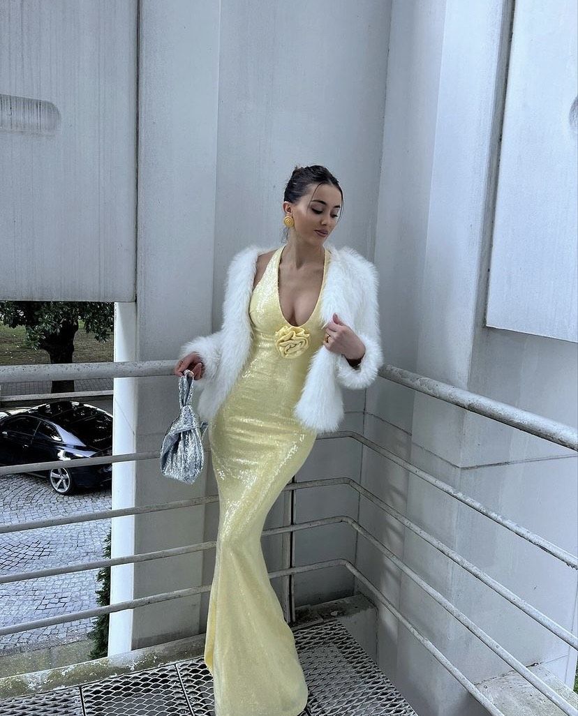 Elegant Light Yellow Mermaid Halter Neck Sequin Long Prom Dress Evening Dress