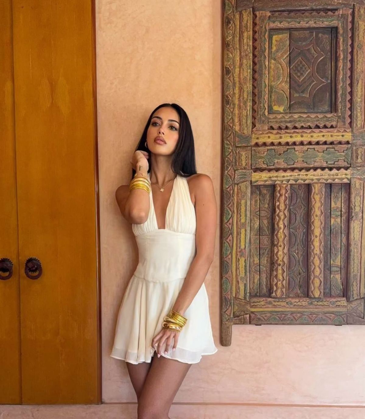 Simple Off-white Halterneck Deep V-neck Chiffon 17th Birthday Homecoming Dress