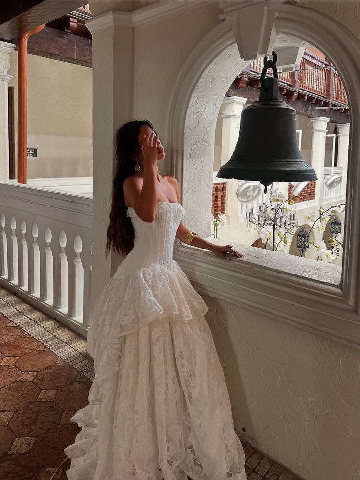 Vintage White Strapless Lace Long Ball Gown Evening Dress