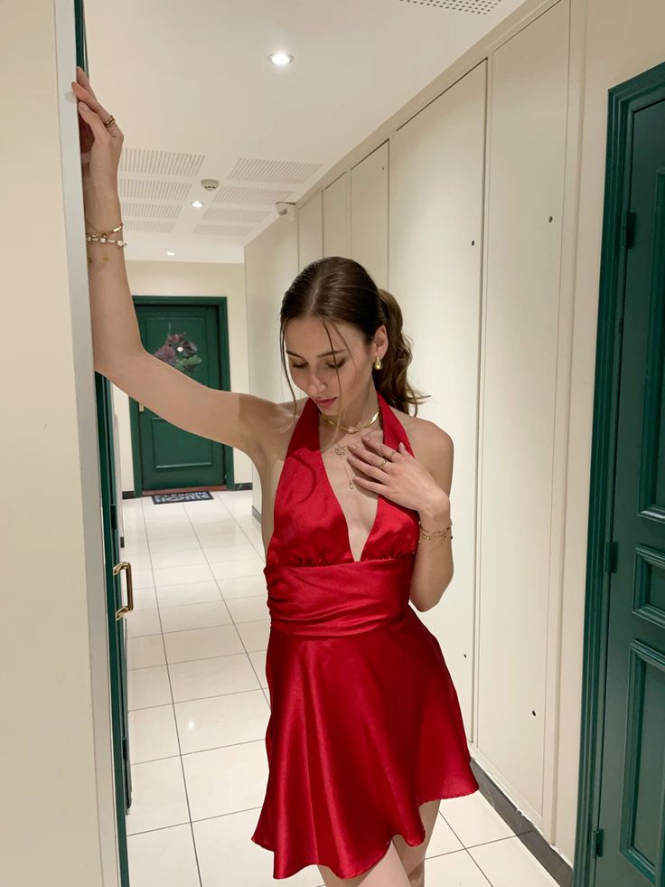 Elegant Red Halter Neck Deep V neck Bow Satin A-line 17th Birthday Homecoming Dress
