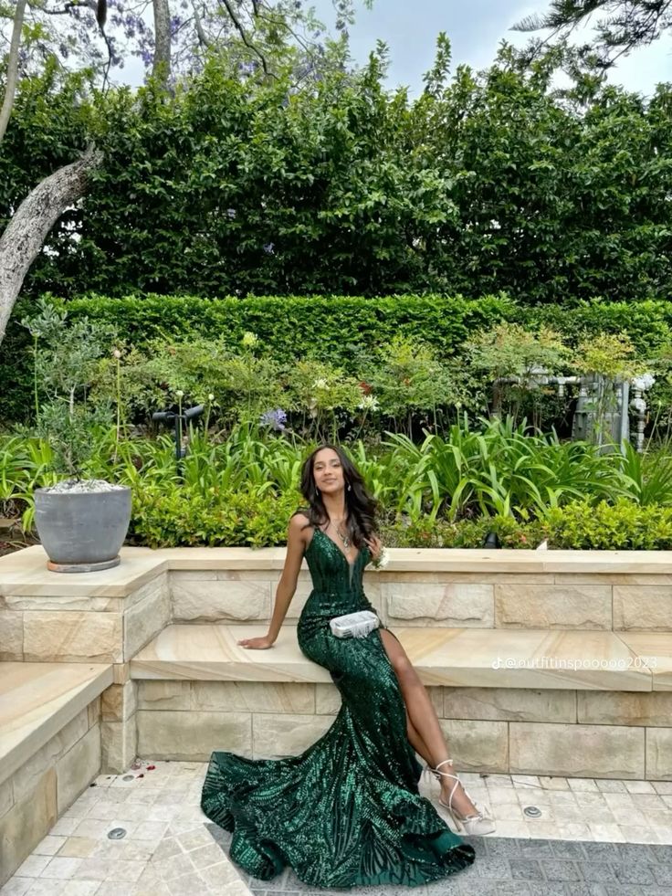 Luxurious Dark Green Mermaid Deep V Halter High Slit Sequined Train Prom Dress Evening Dress