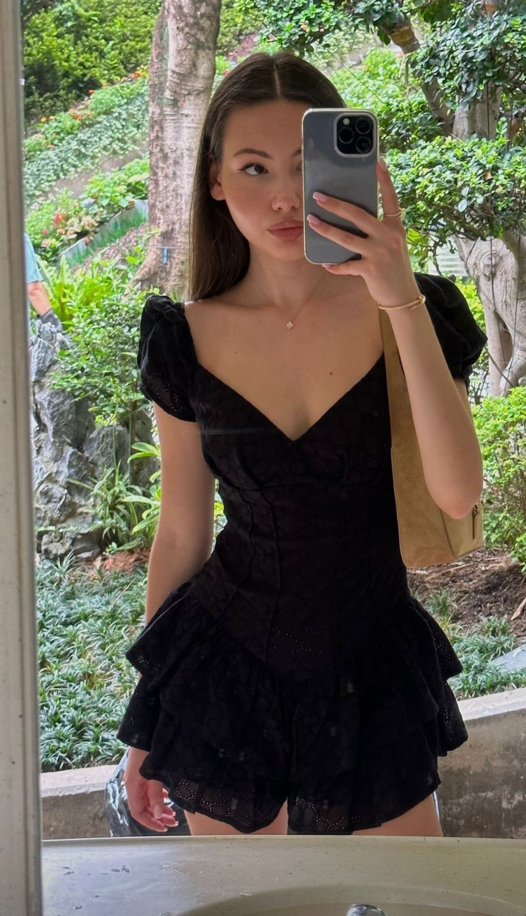 Classic Black V-neck Short-sleeved A-line 16th Birthday Homecoming Dress