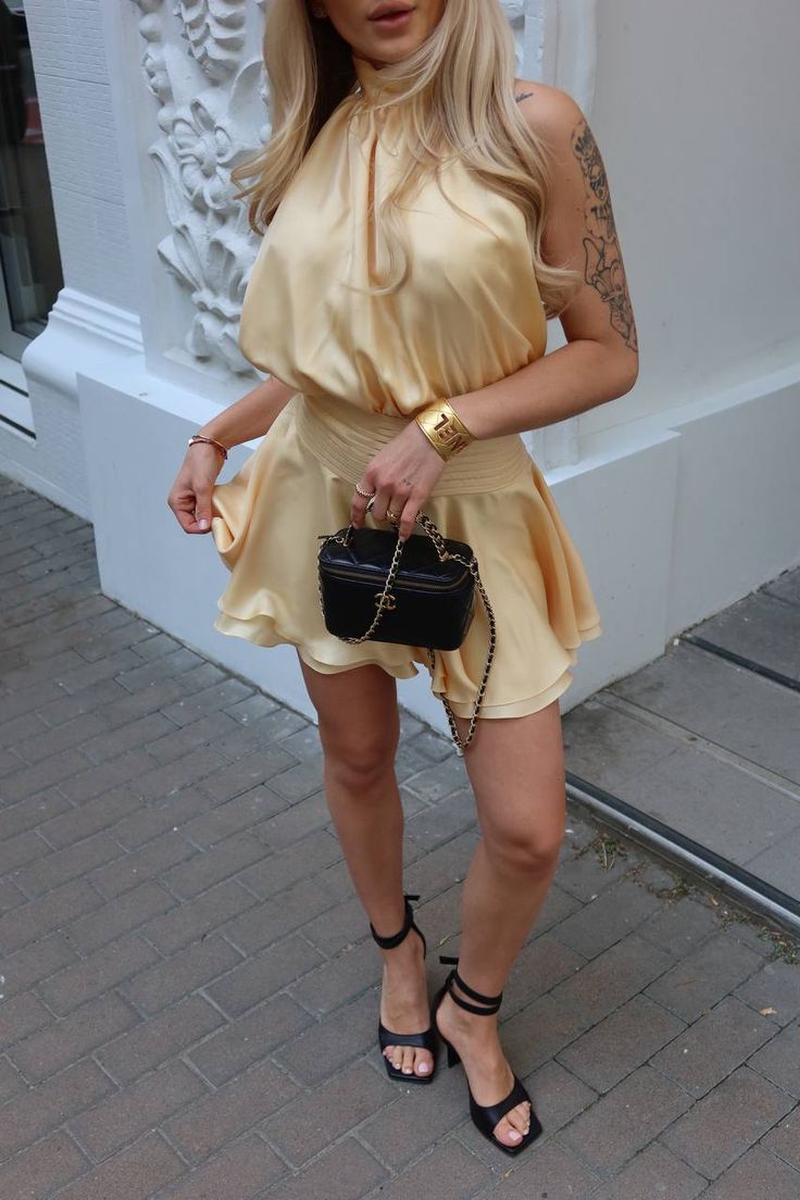 Elegant Pale Yellow High Collar Halter Neck Waist Satin A-line 17th Birthday Homecoming Dress