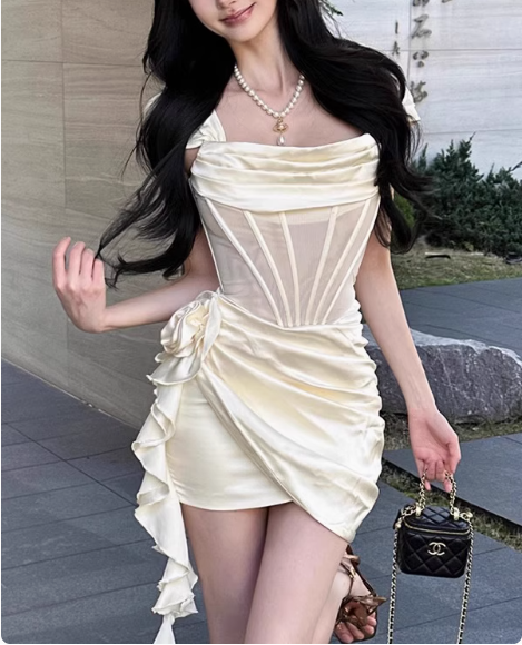 Sweet Satin Off-the-shoulder Hip-wrapped Herringbone 17th Birthday Homecoming Dress