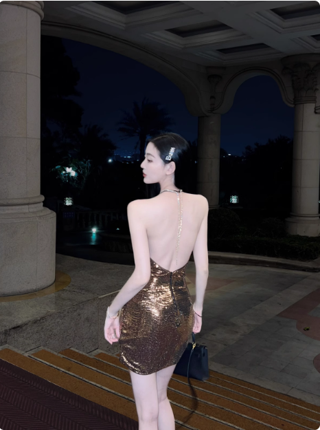 Sexy Halterneck Hip-hugging Sparkly Backless Homecoming Dress