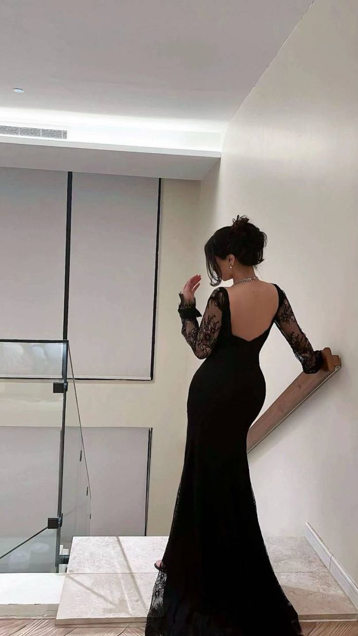 Sexy And Elegant Black Mermaid Long-Sleeved Backless Lace Long Prom Dress Evening Dress