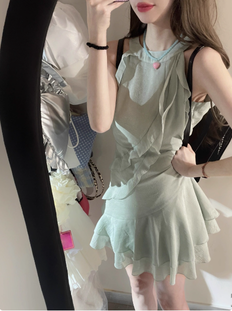 Beautiful Green Cold Shoulder Halter Neck Ruffled Birthday Skirt Homecoming Dress