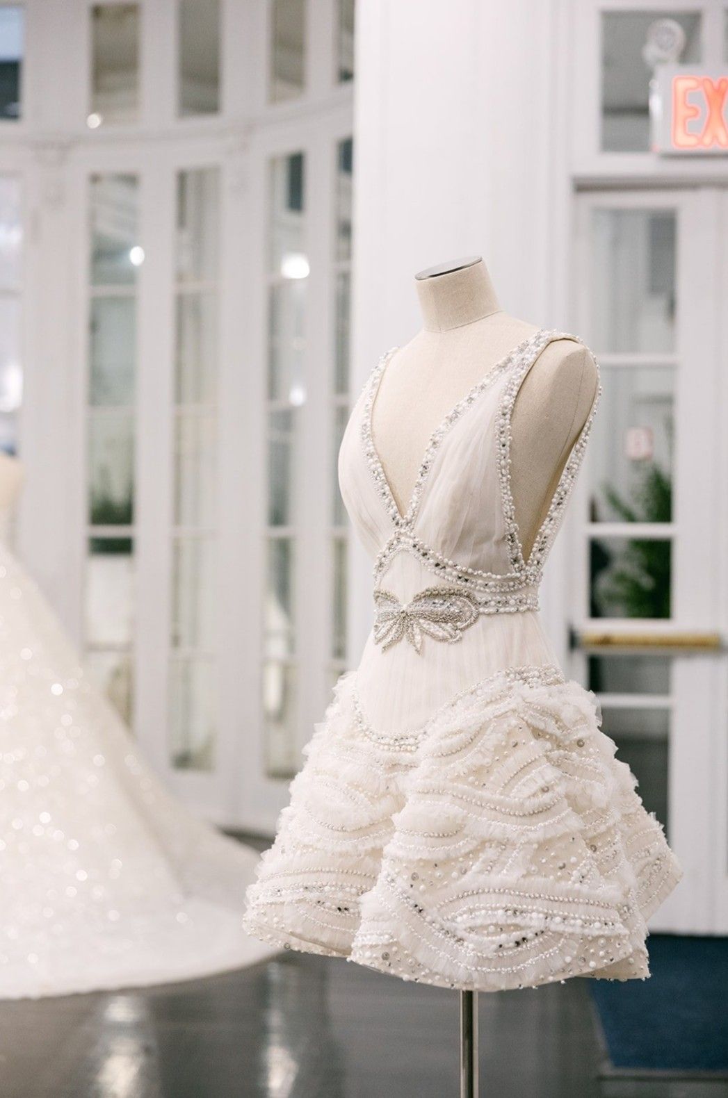 Elegant White Deep V-Neck Pearl Rhinestone Bow A-Line Birthday Party Homecoming Dress