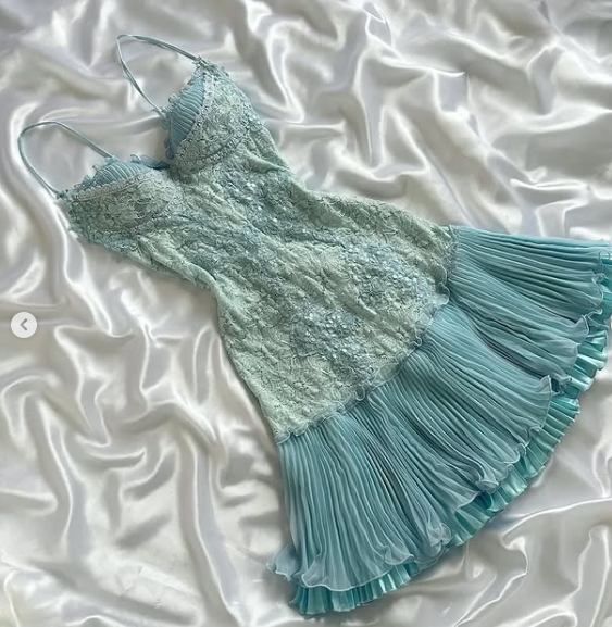 Stunning Blue Lace Pleated 17th Birthday Homecoming Dress