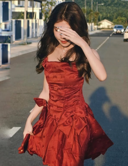 Beautiful Bow Burgundy Satin Suspender 17th Birthday Homecoming Dress