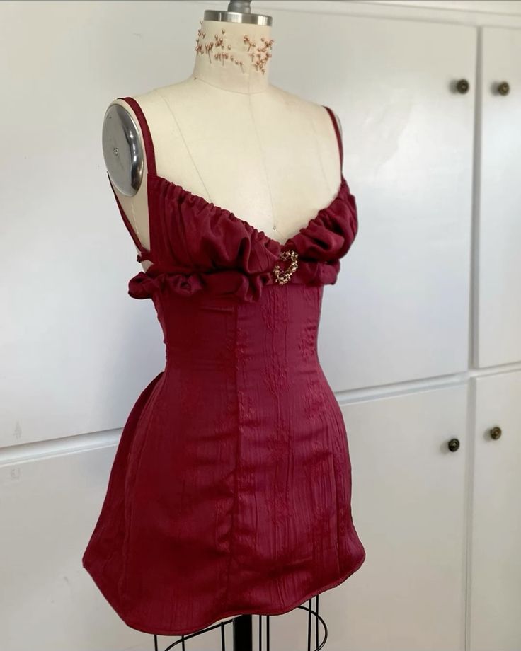 Vintage Burguny Dark Pattern V-neck Slim Birthday Dress Homecoming Dress