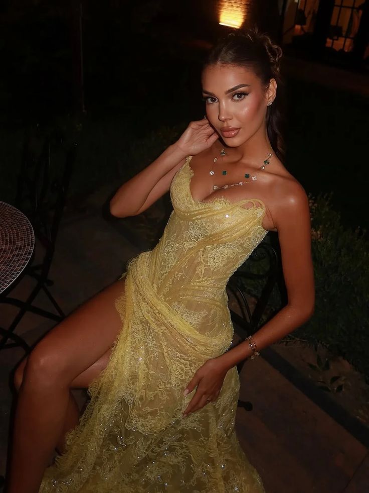Elegant Pale Yellow Mermaid Strapless High-Slit Lace Long Prom Dress Evening Dress